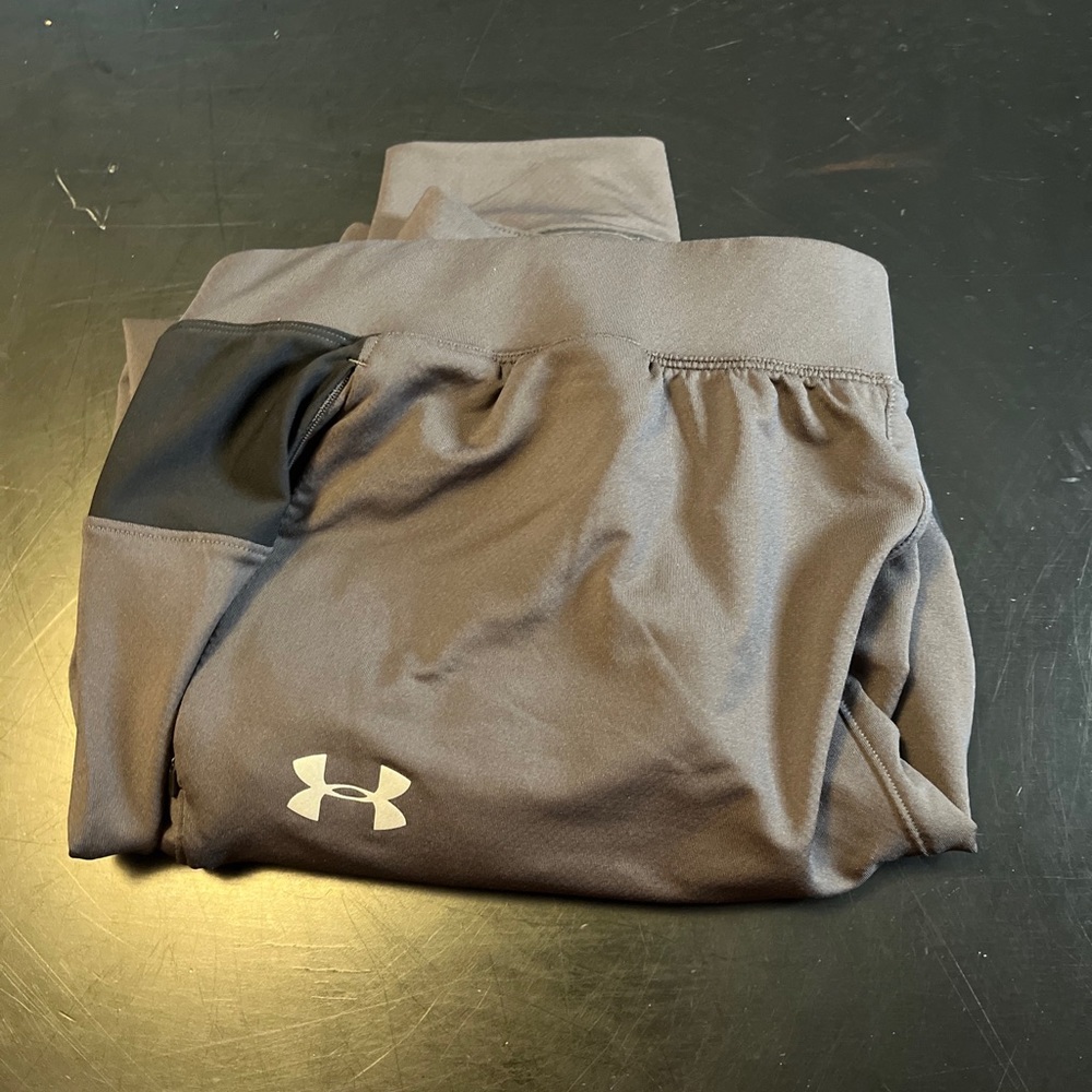 Men’s Under Armour Joggers 2XL Cold Gear NWT $69.99 Gray Black